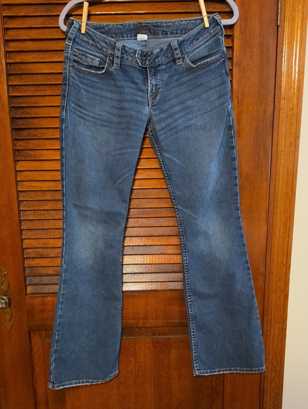 Silver Jeans Women's Medium Wash Flared Jeans